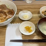 食堂 晴々 - 帯広風豚丼