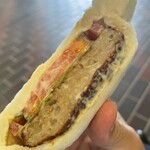 サンドイッチ専門店 ポポー - 具が大きすぎて形が変わっています