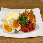 川越 蔵ふと - お通し（燻製盛り合わせ少なめ）