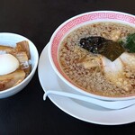 幸楽苑 - 料理写真:左チャーシュー丼セット300円、右背脂中華そば590円(麺固め、薬味抜き)