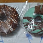 黒墨商店 盛岡店 - 左チョコクランチ450円、右チョコミント450円