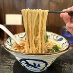 真 卓朗商店 - ・プレミアム巴醤油と鴨のらぁ麺 1,300円/税込
・くんたま 170円/税込