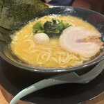 練馬商店 - 豚骨醤油ラーメン　880円