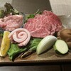 Sake Sakana Shunsai Rikari - 瓦焼き
                　倉石牛・桜姫鶏のネクタイ(セセリ)・イノシシのバラ肉