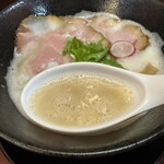 らぁ麺つけ麺Lab すすりどき - 泡白湯塩スープ、旨！