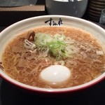 すみれ - ラー博は俺の社員食堂。ド定番、味噌ラーメン＋半熟玉子！  脂プリタツ、おかけでアツアツ。そんなスープで暖まる。午後もお仕事頑張ろう ٩(˙ᴗ˙๑)۶” 