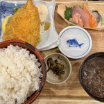 築地食堂 源ちゃん - お刺身とアジフライ定食