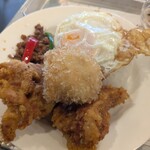 東桜パクチー - 鶏から揚げの豪快さ