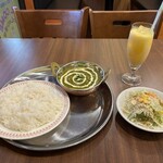 SAVOR THE ASIAN TABLE - サグチキンカレーのランチセット('25/10/25)