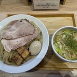 じかせいめん じゃじゃ。 - 料理写真:特製塩つけ(大)