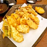 ふぐと鉄板焼 がぶ飲み酒場 - ふぐの天ぷら盛り合わせ