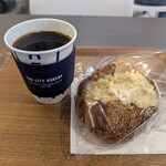 THE CITY BAKERY Minamoa 히로시마 - 블렌드 커피, 크루아상 샌드위치(계란)