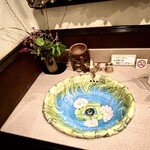 珈琲専門店 風見鶏 - 陶器の手洗い場