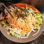 萩屋本家 - 大根サラダです