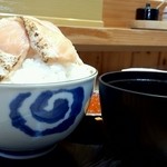 サーモン丼（正面から）