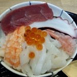 魚楽 - 海鮮丼（アップ）