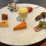 325422378 - かわいらしい前菜達