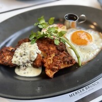 マーサーブランチ テラスハウス - バターミルクフライドチキン＋目玉焼き