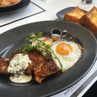 マーサーブランチ テラスハウス - バターミルクフライドチキン＋目玉焼き＋フレンチトースト