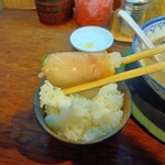 博多とんこつ 天神旗 - ごはんでチャーシュー巻き食い