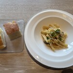 スミレオオサカ - 焼きたてパン、パスタ（パスタは2種類から選択可）