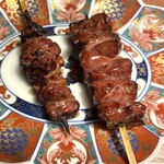 銀座鳥真 - 追加串　左がはつもと　右がレバー