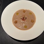 ル カフェドゥ ジョエル・ロブション - 前菜:栗のヴルーテ ベーコン共に(スープ)