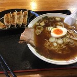 Aji-Q - 料理写真:支那そば、餃子