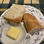 カフェ エ ビストロ ボンヌ シェール - お代わりOKのバゲット♪