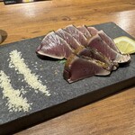 炉端焼き酒場　一心 - 鰹の藁焼き(ハーフ／塩)