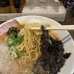 麺屋 誠 - 【味噌＝中細縮れ麺】