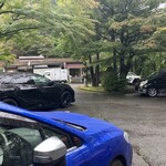 みはし - お店の裏手に駐車場あります。お店の手前が駐車場入り口です。ご注意ください。