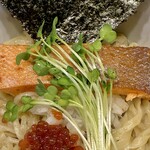 らーめん かねかつ - 秋鮭のまぜそば✨✨迫力があります(*^o^*)