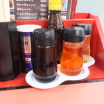 大楽亭 - 卓上調味料