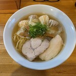 支那そば くろ田 - 肉・エビワンタンメン(白)