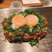 くずし鉄板 あばぐら 神田店 - お好み焼きオプション全部入り