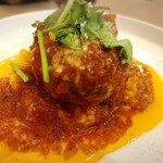 サッポリーニ - 鹿肉。上にパクチー。見えずらいけど後ろに骨が！