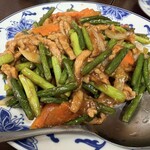 大楽亭 - ニンニクの芽と牛肉の炒め煮