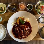 Lunch＆Cafe SOSHIJI - ハンバーグランチ 〜手ごねキノコソース添え〜
      1,600円