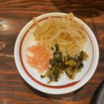 ラーメン龍の家 - 卓上のトッピングたち