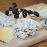 BAR BOLZANO - チーズの盛り合わせ