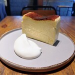 325462160 - 『バスクチーズケーキ（700円税込）』