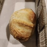 サバ - ランチメニューの主菜に付くパン。