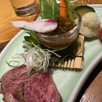 吉祥寺 三うら - お肉に大葉を巻いてドレッシングと一緒にきただきました