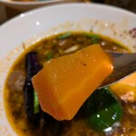 イエローカンパニー - 大きいカットの人参、めちゃ旨〜