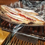 ベーカリー ポンヌフ - ホイップトライアングル