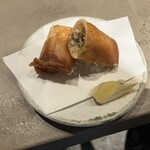 葉花 - キーマカレーのチーズ春巻き 380円