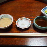 山玄茶 - 左からチーズポン酢、塩、土佐醤油。