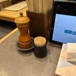 麺匠 玄龍 - 机上　お酢は残念ながらありません