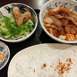 ベトナムレストラン スア - ハノイのブンチャー。つけ汁がかなり甘い汗。ハノイの人は甘党なのかな？笑。日本では砂糖半分くらいのがウケると思うけど。少なくとも私個人はそうかな♪